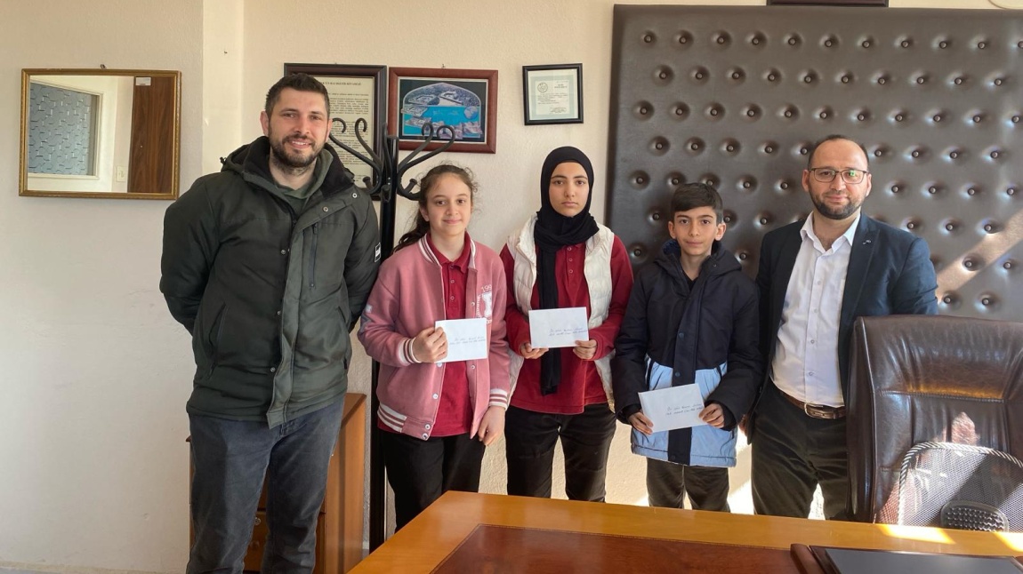 Mehmet Akif Şiirlerini Güzel Okuma Yarışmasında Öğrencilerimiz Ödüllerini Aldılar